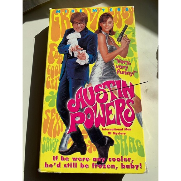 Austin Powers 1997 VHS Mike Meyers Elizabeth Hurley Michael York Retro Movie EUC - Picture 2 of 5